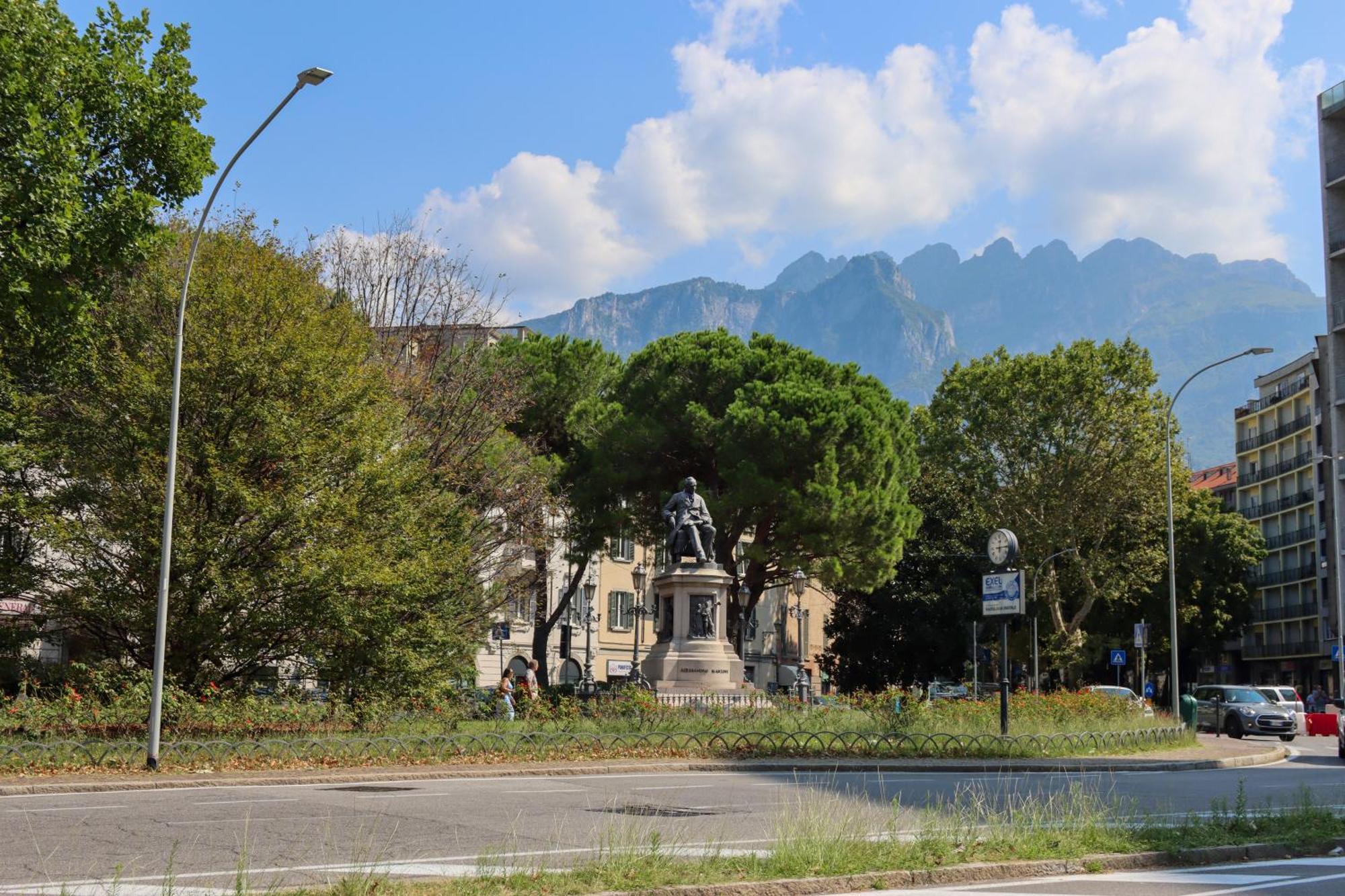 Apartamento Casa Ardo Wifi & Free Parking In Lecco Center Exterior foto