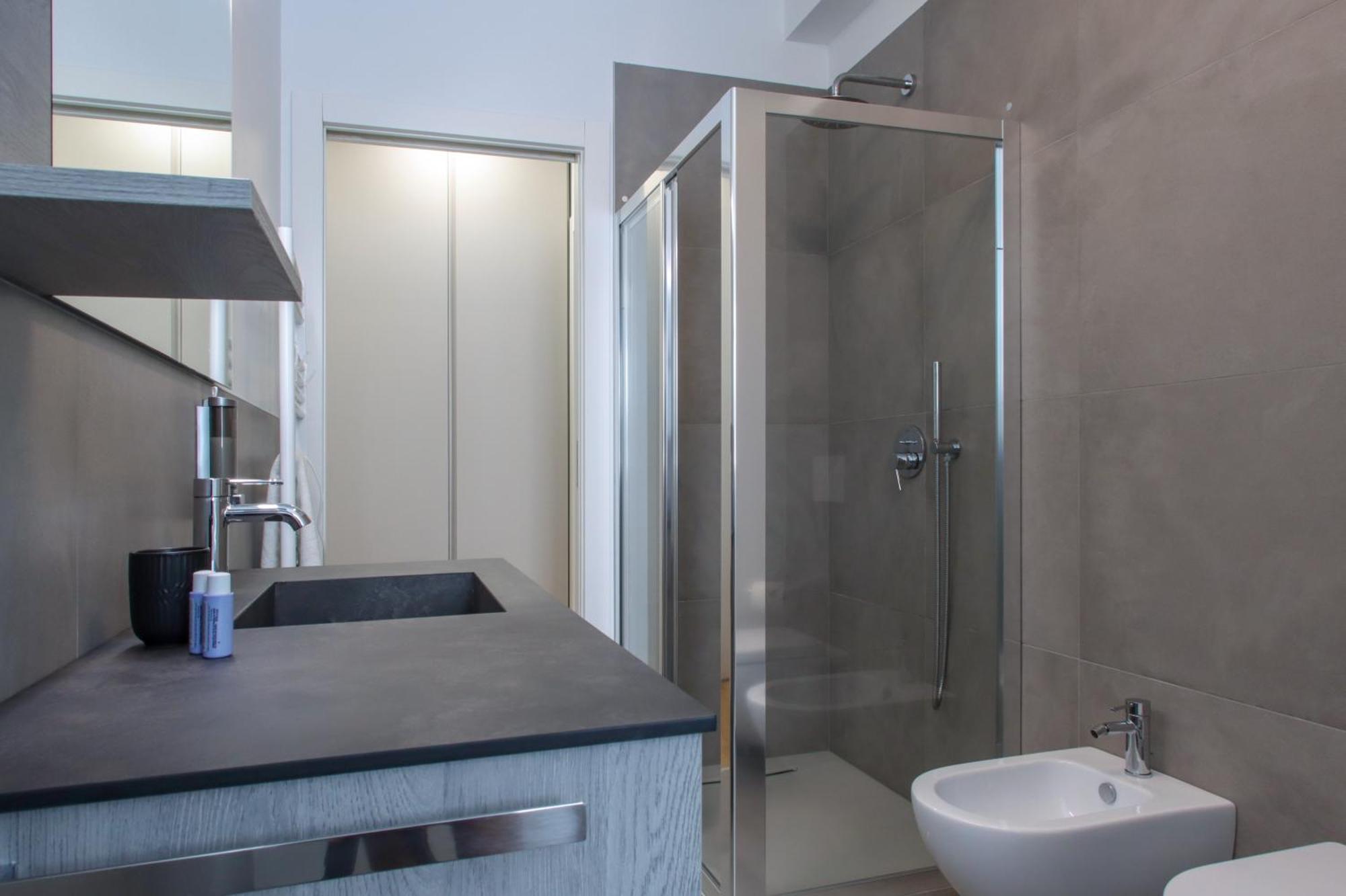 Apartamento Casa Ardo Wifi & Free Parking In Lecco Center Exterior foto